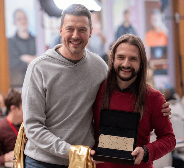 Matteo Zambon e Roberto Guiotto ricevono il Golden Punchcard Prize alla Superweek 2022