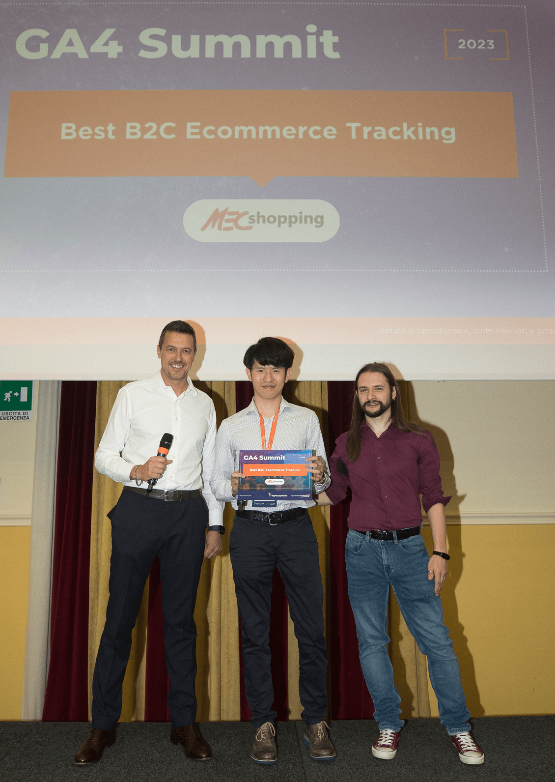 Premiazione Chief Executive & Account di MecShopping Claudio Qian evento GA4 Summit